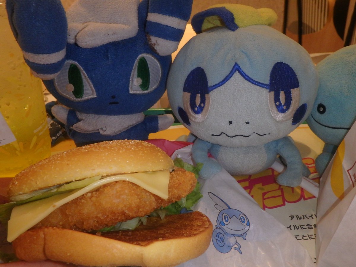 Hostex_37's tweet photo. ダネフ師の作った不思議なバーガー
ゼニガメで作ったゼニガメバーガー
ﾊｵﾁｰ! ｼｪｼｪ! https://t.co/hP250RGAb6