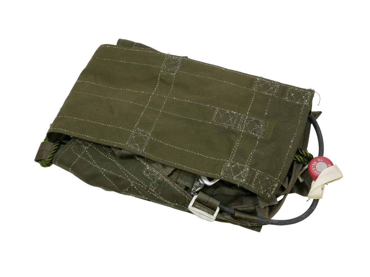 lightarmour's tweet photo. ひさびさに入荷しましたー
画像が現品です！

アメリカ軍 60's ウェポン＆個人装備用 パラシューティストハーネス 【新品デッドストック/画像現品】
https://t.co/j0gS9cV7fc https://t.co/0cI85vfgC3