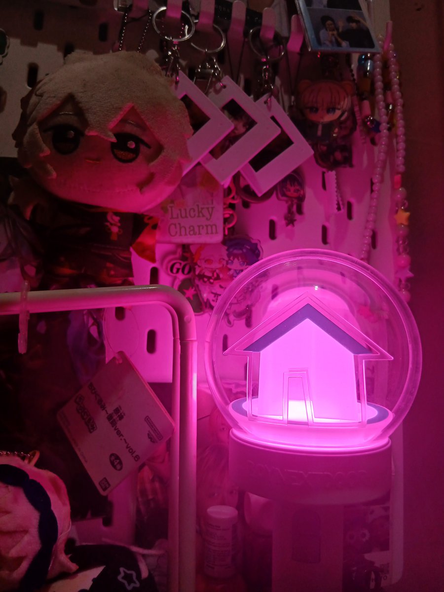 ecanpink's tweet photo. Pink wandorstik :( https://t.co/p2wf8OkR0q