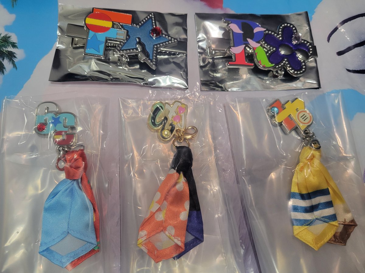 ss_nin06's tweet photo. [交換] ONE PIECE USJ コレクタブル ヘアピン 、チャーム

譲　ヘアピン（フランキー、ロビン）
　　チャーム（フランキー、ブルック、ウソップ）
求    ヘアピン （サンジ>ルフィ）
        チャーム （ゾロ>サンジ>ルフィ） https://t.co/5fFmyCYxcX