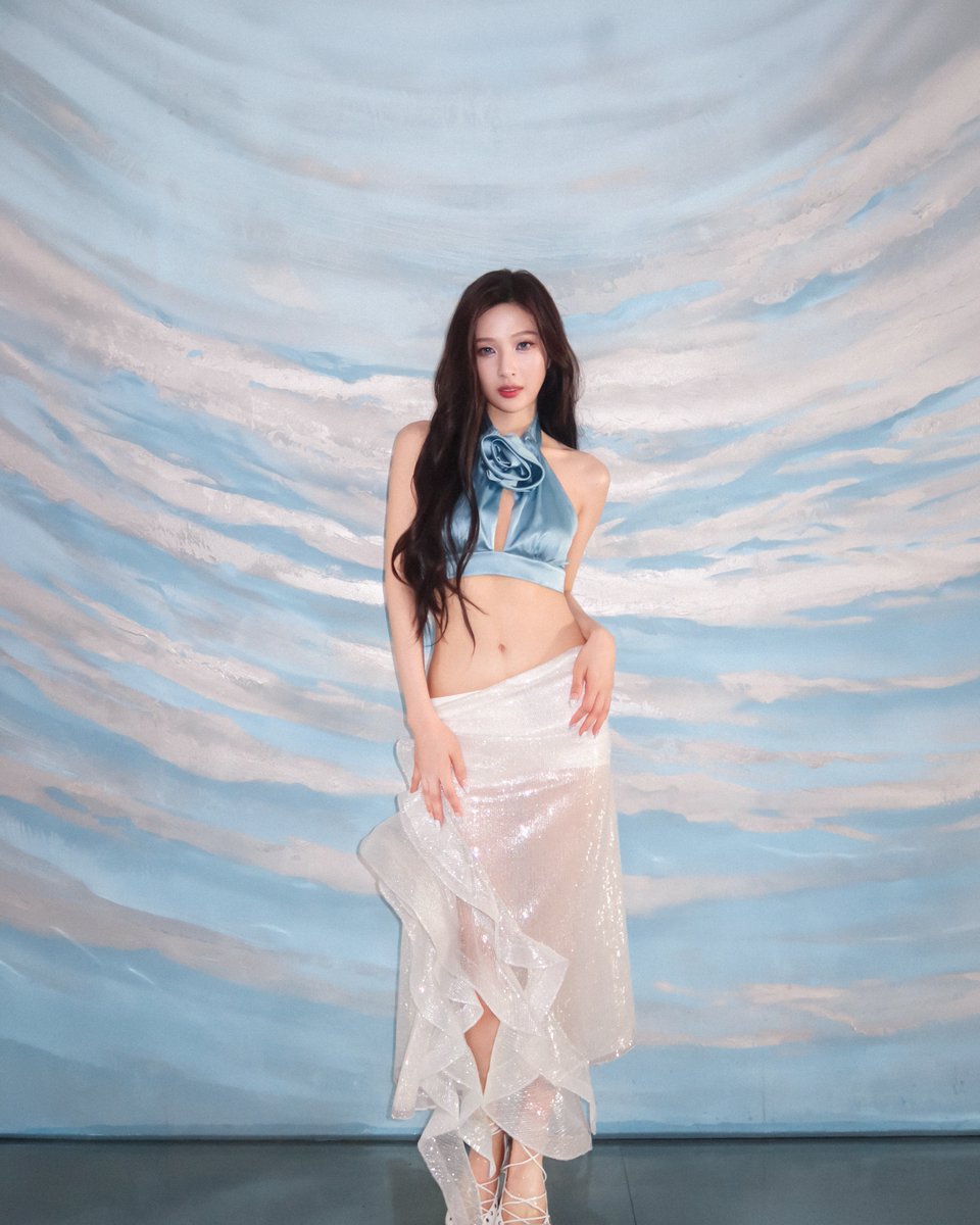 RVsmtown's tweet photo. 식지 않던 한 여름밤 위 🐠

#RedVelvet #JOY
#SurfinBoy #RedVelvet_SurfinBoy https://t.co/10eqEFdF4V