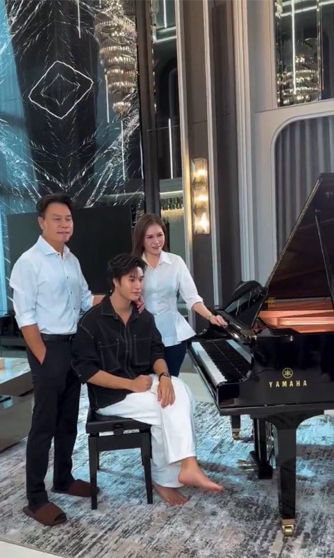 awbyou's tweet photo. ไม่มีจุดไหนในภาพอนุญาตให้จน https://t.co/8uyJ0alzXZ
