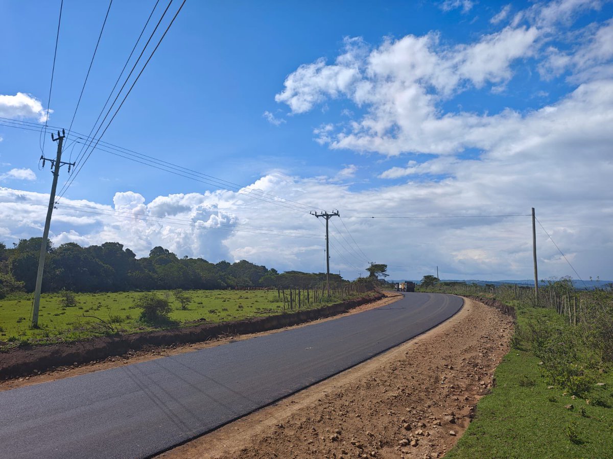 KeRRA_Ke's tweet photo. Leo we are cruising through Narok County, where the 78Km Mulot-Sogoo-Tendwet-Saptet & Sogoo-Ololunga road and Shartuka Njipship-Olchobosei-Gorgor road project is taking shape with 22Km already complete. 
One road at a time, we're making rural journeys faster, smoother, and worth the trip. Next stop? Stay tuned! Na usijali Admin atakufikia tu! #KeRRAikoWorks