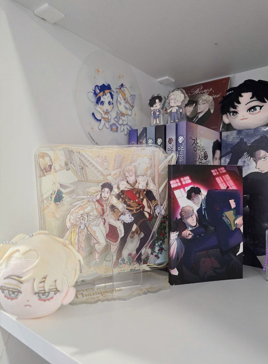 Asyashade's tweet photo. 이제 새 선반 하나 마련해야 할 때인가 봐요~
🥂🌹
#RosesandChampagne
#장미와샴페인 https://t.co/cQm636ylqq