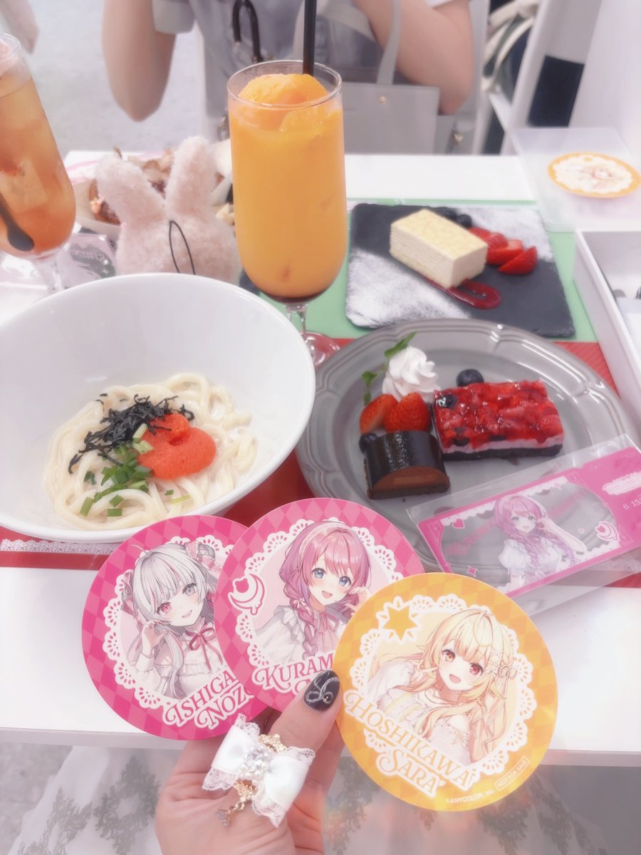 Itoha_chocolate's tweet photo. 2026/07/25
にじさんじCafe ～Milky Ribbon Party～ 🎀

れいちゃんと行ってきた！
めるちに合わせて三つ編みヘアーにしたよ🩷
うどんもケーキもジュースも美味しかった！ https://t.co/3zU7oRB0Ho