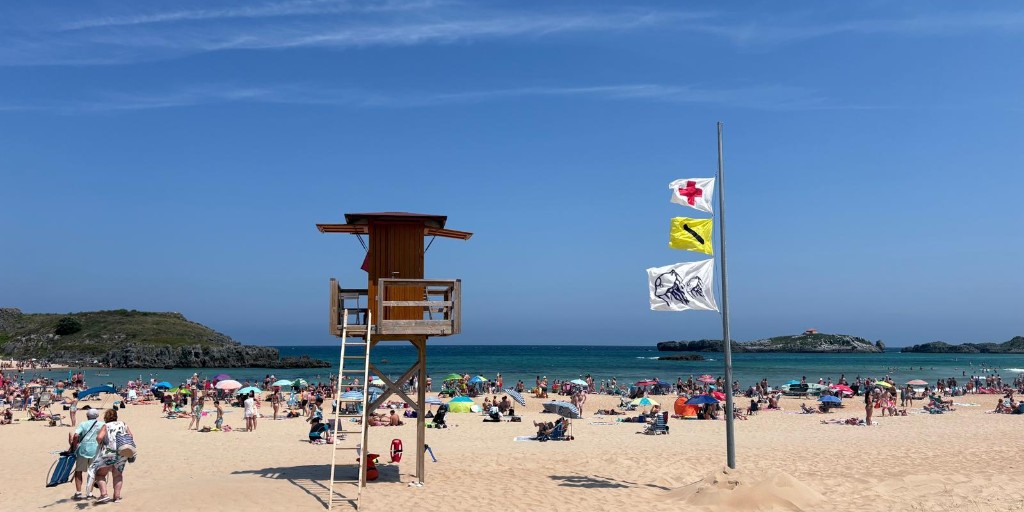 CRECantabria's tweet photo. En lo que va de verano hemos realizado ya más de 2.800 intervenciones en las playas de Cantabria. 

Las asistencias sanitarias han aumentado un 40% en relación al verano pasado, principalmente por curas adicionales provocadas por contactos con carabelas portuguesas. https://t.co/17V4vmEFOG