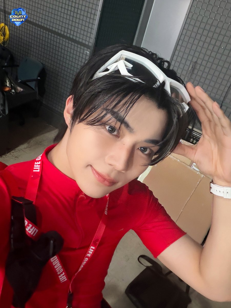 MnetMcountdown's tweet photo. 📢 이번 주 MC 의상 컨셉은! ☂️👦☂️👦☂️👦

MC석에 방청 오시는 팬분들도! 안방 1열의 팬분들도!
☂️👦☂️👦☂️👦로 드레스코드를 완성해 주세요!

⚠️ 드레스코드는 권장 사항으로 필수가 아닙니다 ⚠️

#엠카운트다운 #MCOUNTDOWN https://t.co/61sujSripj
