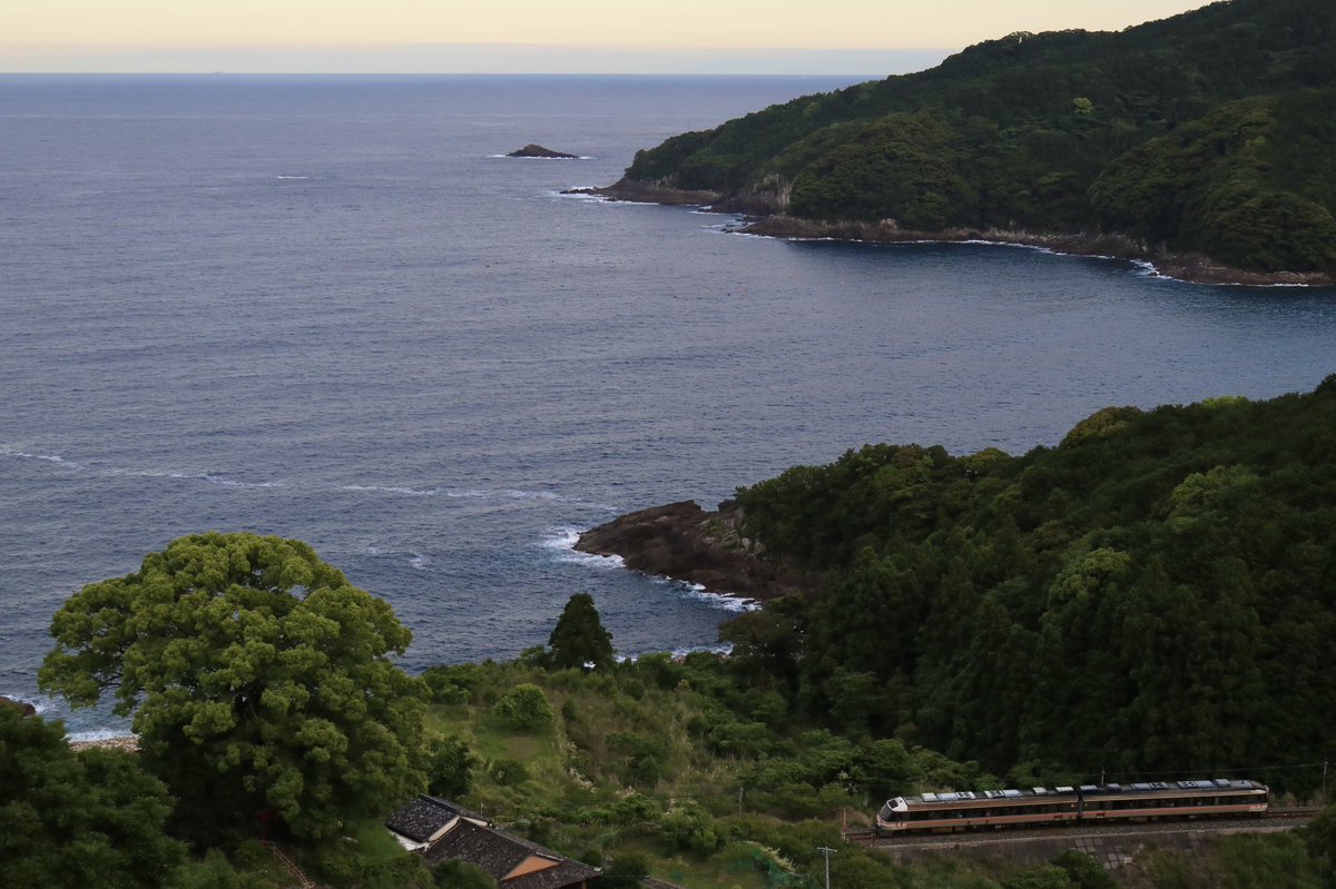 railwaylives25's tweet photo. #キハ85の日 https://t.co/iY0ffvrwbe