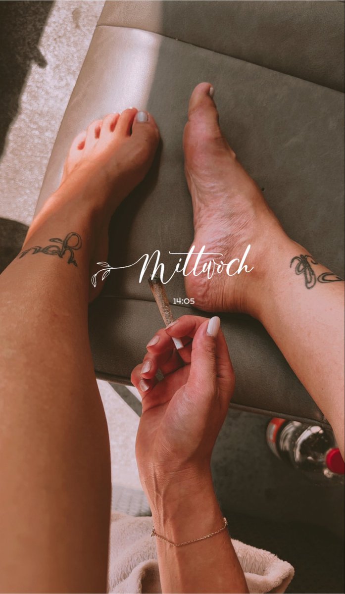 HerrinLadyAmy's tweet photo. Du Nichts weist doch das dein Geld auf meinem Konto besser aussieht, also worauf wartest du Loser eigentlich noch.ab in meine DMs. 👸🏼💸🧎🏼♂️👅
#feetsession #finsub #findomme #paypig #zahldepp #demütigung #beleidigung #feetfetısh #zahlsklaven https://t.co/AQumJGH5WK