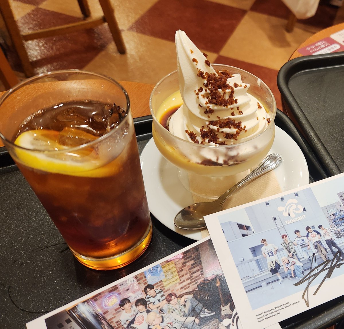 itodesune's tweet photo. スターにサインをもらった日🍮⭐️

Q 自分がスターだな〜って思う瞬間っていつですか？

🔥 サイン書いてる時かな〜、
ほら見て(サイン見せてくれながら)
ここにスターがあるでしょう？⭐️

#毎月5日は大悟の日
#DAIGOと豊洲行こうか https://t.co/Wmn5ueFIWZ