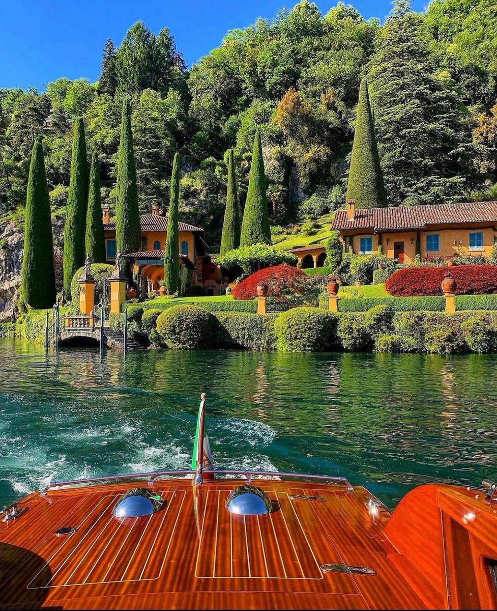 flower6260's tweet photo. Lake Como, Italy https://t.co/nzQ0lpxpiK