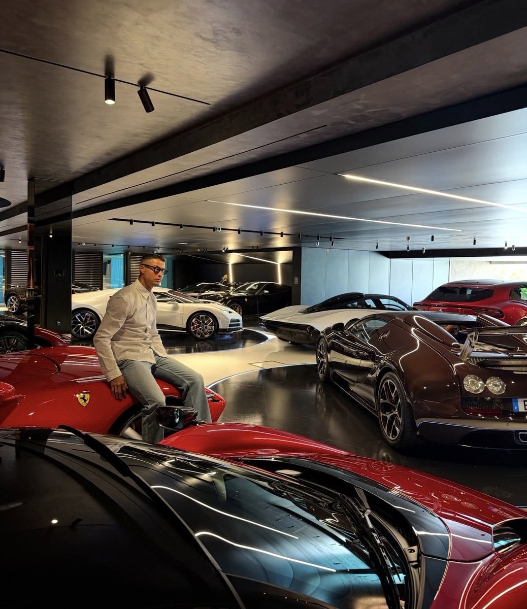 RayAnkrah0's tweet photo. One Car for this Ronaldo garage go buy all the cars wey dey despite automobile museum combined😂😂😂😂😂 https://t.co/XujhudEMl7