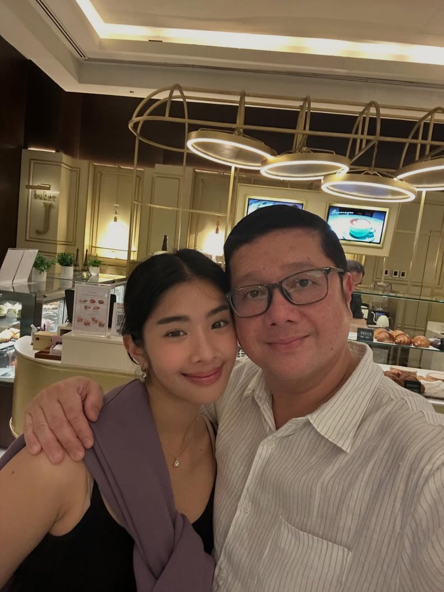 syophiaa's tweet photo. 𑣲⋆ kenalin ya ini mertuamu. ibu bapak dan copi. https://t.co/ASIt2nkB5q
