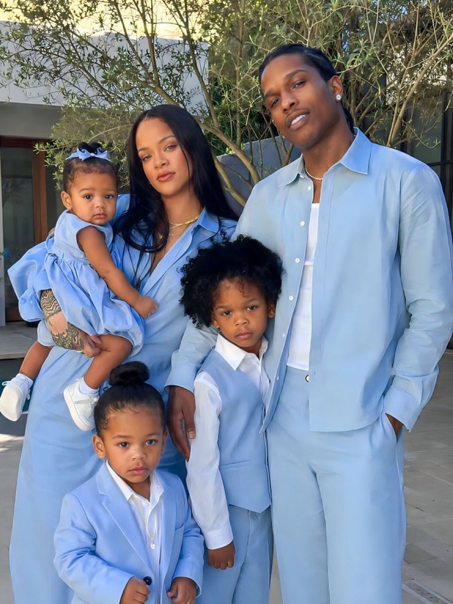 IamJoe_lOmiat's tweet photo. The most beautiful family in the world😍❤️ https://t.co/fV5YeL0LhV