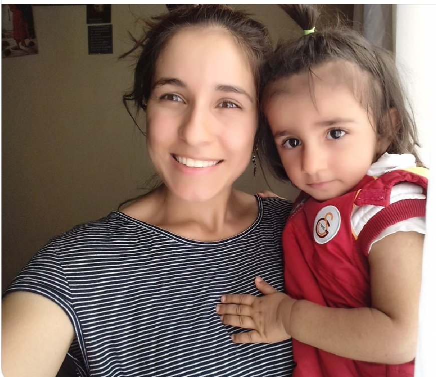 Dokuailesi's tweet photo. En en sevdiğiniz, en güçlü zannediğiniz yerden paramparça olasınız ki rezilliğinizi dünya gördü. Ne istediğiniz bizden gözümüzün içine baka baka bize yapmadığınız kötülük kalmadı ey CANİLER. Öyle çaresiz kalınız ki bu masum Gülistan'ın ailesinin ahıdır bize kalmadı deyin https://t.co/aEuLHQDG1k