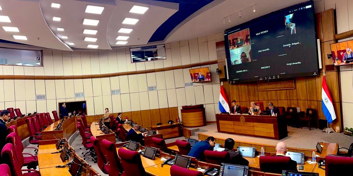 Salas_HCSCN's tweet photo. Reunión de la Comisión de @rreesenadopy presidida por el Señor Senador @senador_tony 
📍Sala de Sesiones del Senado https://t.co/Tp7ryW9MPQ