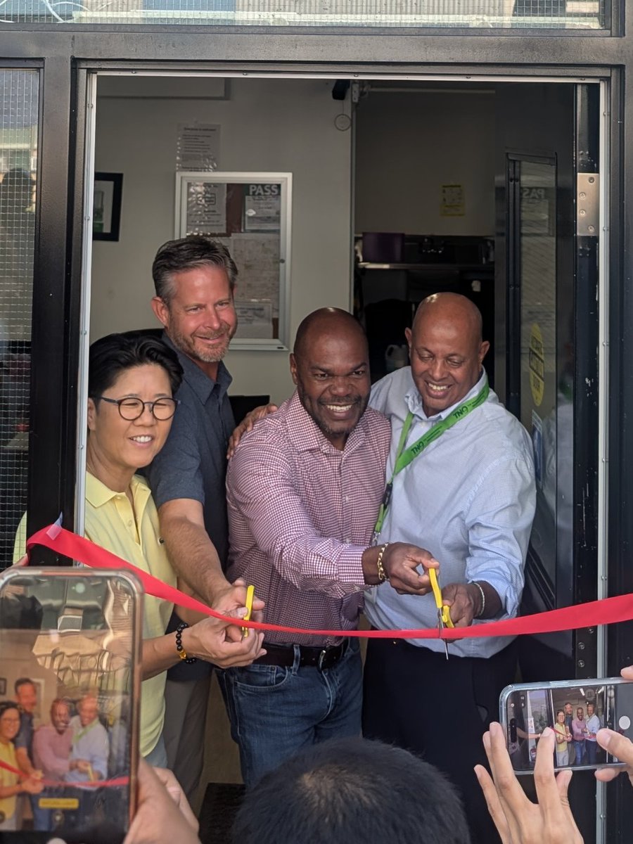 DailyBreadTO's tweet photo. Food access in #StJamesTown just got stronger 💪

This summer we helped open a new food program at that @TNOtoronto location.

#DailyBreadTO CEO @NCHetherington, MPP @kristynwongtam and Councillor Chris Moise commemorated the opening at the ribbon-cutting ceremony last week. https://t.co/f2iQf3QLv3