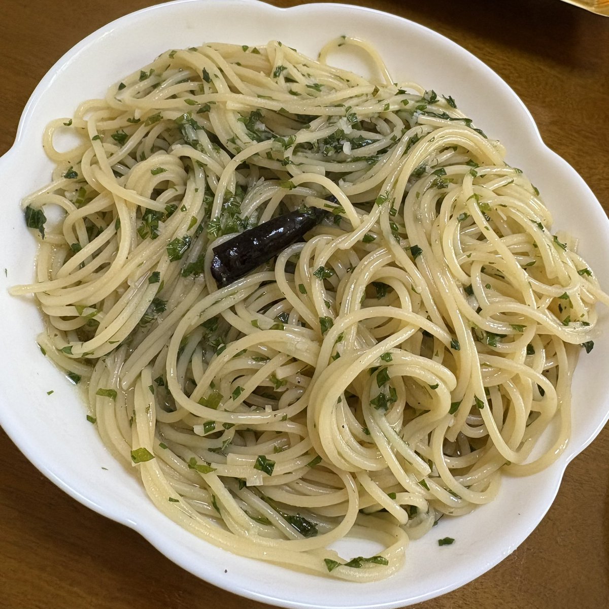 amoloid's tweet photo. ランチは実家でパパパスタでした〜
父の命が尽きる前にまだいくつか習得したいレシピがあるので長生きしてもらわんとね https://t.co/X1tdIxQOLK