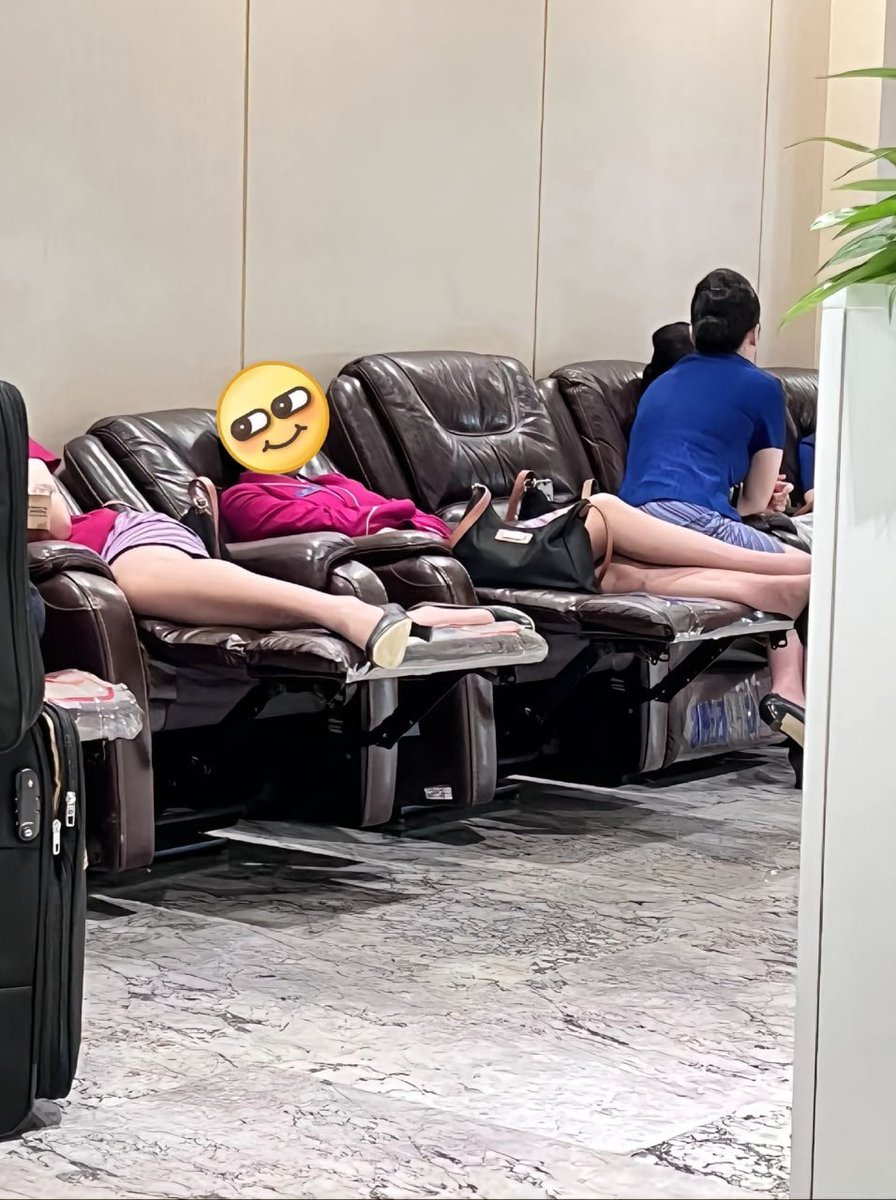 Fucking_lov's tweet photo. 我发现我无法承受超过12cm的🥲无福享受啊，稍微大一点的我就受不了，往里面捅几下我就高潮了，然后我就会喊停，如果他继续猛操我的话会全身颤抖，而且拔出来后下面会喷很多水出来，慢慢还有白色液体流出📷我看很多女生都能被插很久啊，为啥我就不行？你们有认识像我一样情况的女生吗？ https://t.co/q8R9QLJnLF