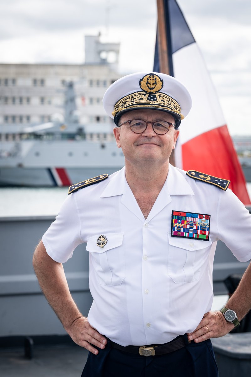 Image de Préfecture maritime Manche et mer du Nord - 🇫🇷 Prise de fonction du vice-amiral d’escadre (VAE) Emmanuel Slaars en tant que préfet maritime de