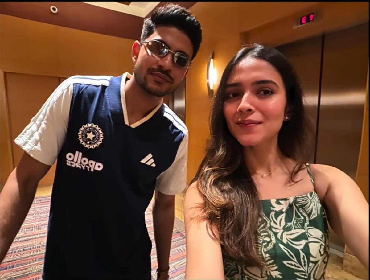 LXXVII_SG's tweet photo. A fan got her dream selfie with Shubman Gill. 🥺🤍
#ShubmanGill #Gill #FanMoment #SelfieMoment #CricketFans #Wholesome #MemoriesMade @ShubmanGill https://t.co/JNbE8PK1Tt