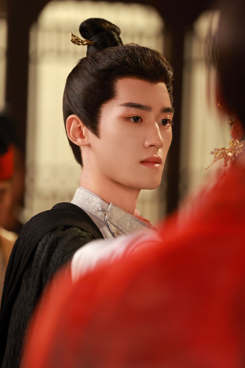 AEBDDA's tweet photo. 260805 옌위천 공작실 웨이보

满堂宾客，凤冠霞帔。他闯进来，只说了一句：我看谁敢动她！抢亲，值得！

#옌위천 #闫玉晨 #yanyuchen https://t.co/YolmsXcMgw