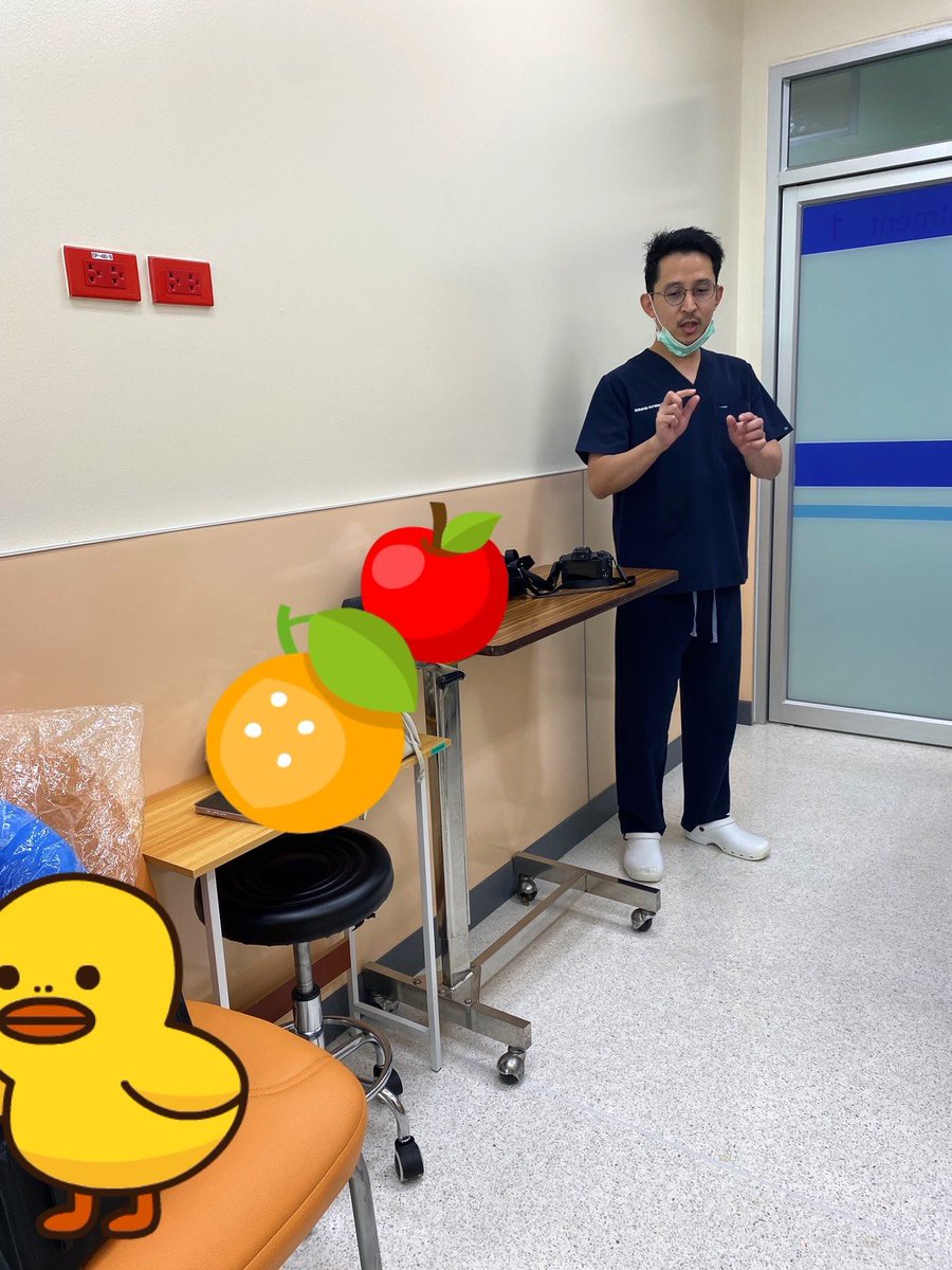 expert_surgery's tweet photo. 🇹🇭���ンヒー病院✈️PPV法
手術滞在日記✍️Uさん

【再々検査】
再々検査の朝、Uさんをホテルまで迎えに行くとすっかり元気になっていました！😊

ヤンヒー病院でウォラポン先生の再々検査を受けました。
患部の状態も良く、とても綺麗な仕上がりだね！と先生に太鼓判を押されました👍
気になっている部分についても全て先生に確認しましたが、問題なくひと安心です！
2度もウォラポン先生の再検査を受けられたので、とても安心して帰国できるそうです。

お世話になった看護師さん達にお礼とご挨拶を兼ねてナースステーションに行きました。

看護師さん達は大変忙しそうでしたが、Uさんが一緒に写真を撮りたいのですが大丈夫ですか？と聞くと忙しいにも関わらず、皆さん急いで集合してくれて笑顔で写真撮影に応じてくれました。
Uさんがお母さんと慕っていた看護助手のティッピーさんとも一緒に写真を撮る事ができ、とても嬉しそうでした。

お昼ごはんはUさんの食べてみたかったガイヤーン(焼き鳥)を食べに行きました。
ガイヤーンがとても美味しかったそうで、日本で真似して作りたいそうです😆

お腹を満たした後は弊社行きつけの激安タイパンツ屋さんへ🩳
お友達や会社の方、自分用に楽しい！と嬉しそうに選んでいま��た。
種類とサイズも豊富で、商品も綺麗✨値段も安くイチ押しのお店です。
タイパンツは種類にもよりますが、50〜100バーツです。安い！😱
タイパンツ以外にワンピース��お土産用と自分用に購入されていました。
私達と一緒にお店に行くと顔パスで特別に更に安くしてもらえます！

お次はお土産用に特化したビッグCへ行き、お菓子やヤードム、コーヒー豆などを購入し、ホテルへ戻りました。

元気で普通の速度で歩けますが、なるべくたくさん歩かないようにピンポイントで場所を選び、ご案内させていただきました。

#ヤンヒー病院　#PPV法　#MTF

エキスパートサージャリータイランドHP👇
https://t.co/nsmGwEMVz0