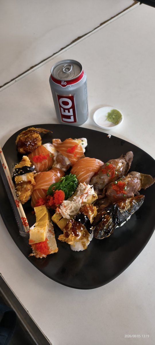 ToshiTravel7777's tweet photo. 8月5日(水)タイ旅行9日目・昼の部

本日の昼はパタヤ在住大先輩様と共に、ソイカオタローにある大先輩ご推奨の寿司屋でランチ
いわゆる日本にあるような寿司屋ではありませんが、回転寿司に行くよりは、はるかにめちゃめちゃ美味しい😋
特にサーモンは超絶品でした😍

#タイ旅行 #パタヤ https://t.co/q3TN0Pl83u
