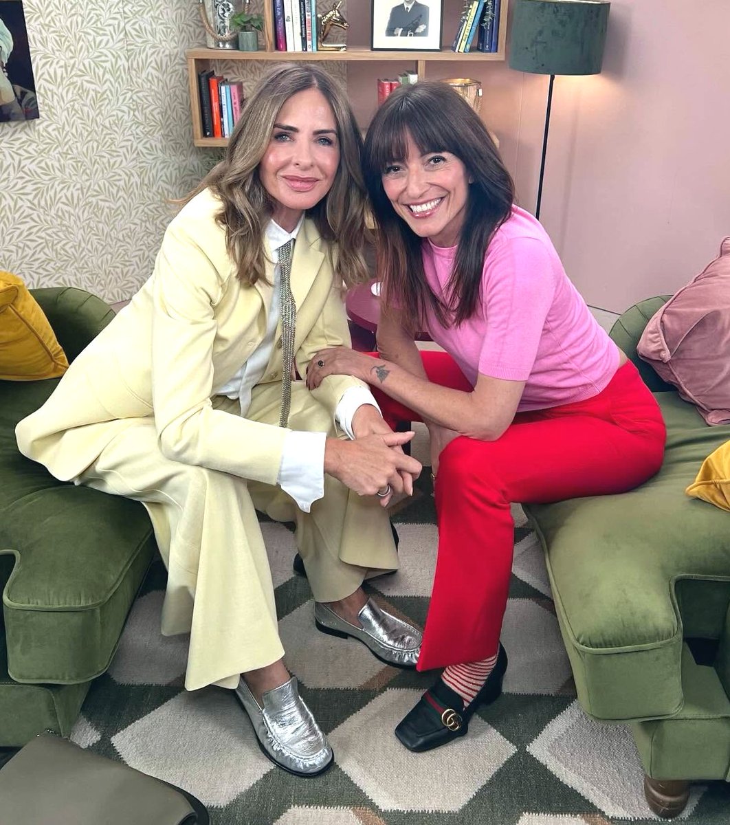 GlamCelebs's tweet photo. Trinny Woodall       Davina McCall https://t.co/1aWiXkyltI
