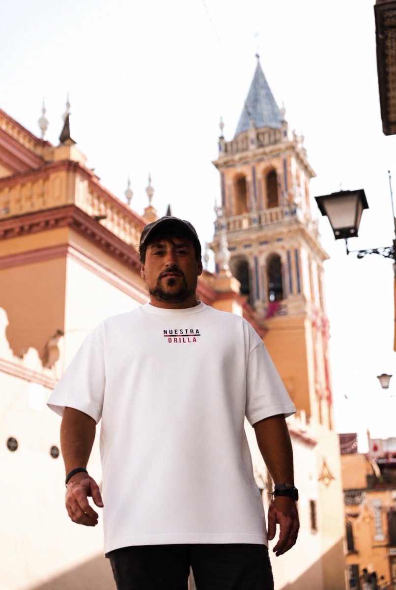TrianaCF19's tweet photo. ɴᴜᴇꜱᴛʀᴀ ᴏʀɪʟʟᴀ

No es solo una camiseta, es llevar Triana contigo allá donde vayas.

Nuestra nueva colección de paseo ya está aquí.

Ya disponible en nuestra web. 

https://t.co/FgEryONLPi https://t.co/BCAMVILzxc