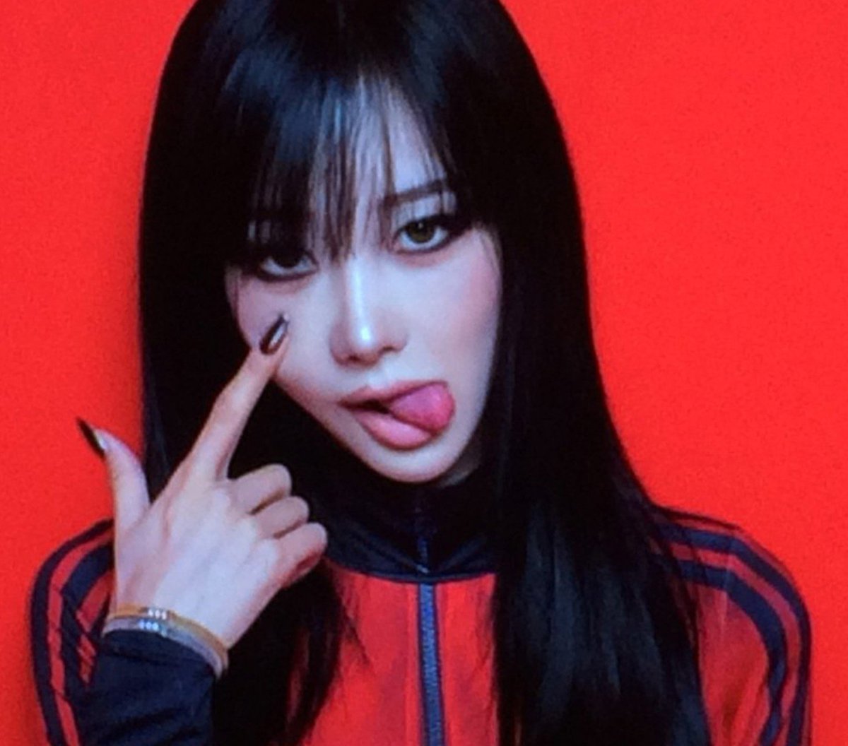 zzeackerman's tweet photo. giselle 

🧛🏻‍♀️🖤                                                   🧚🏻‍♀️🩷 https://t.co/LW9IF6LUiz