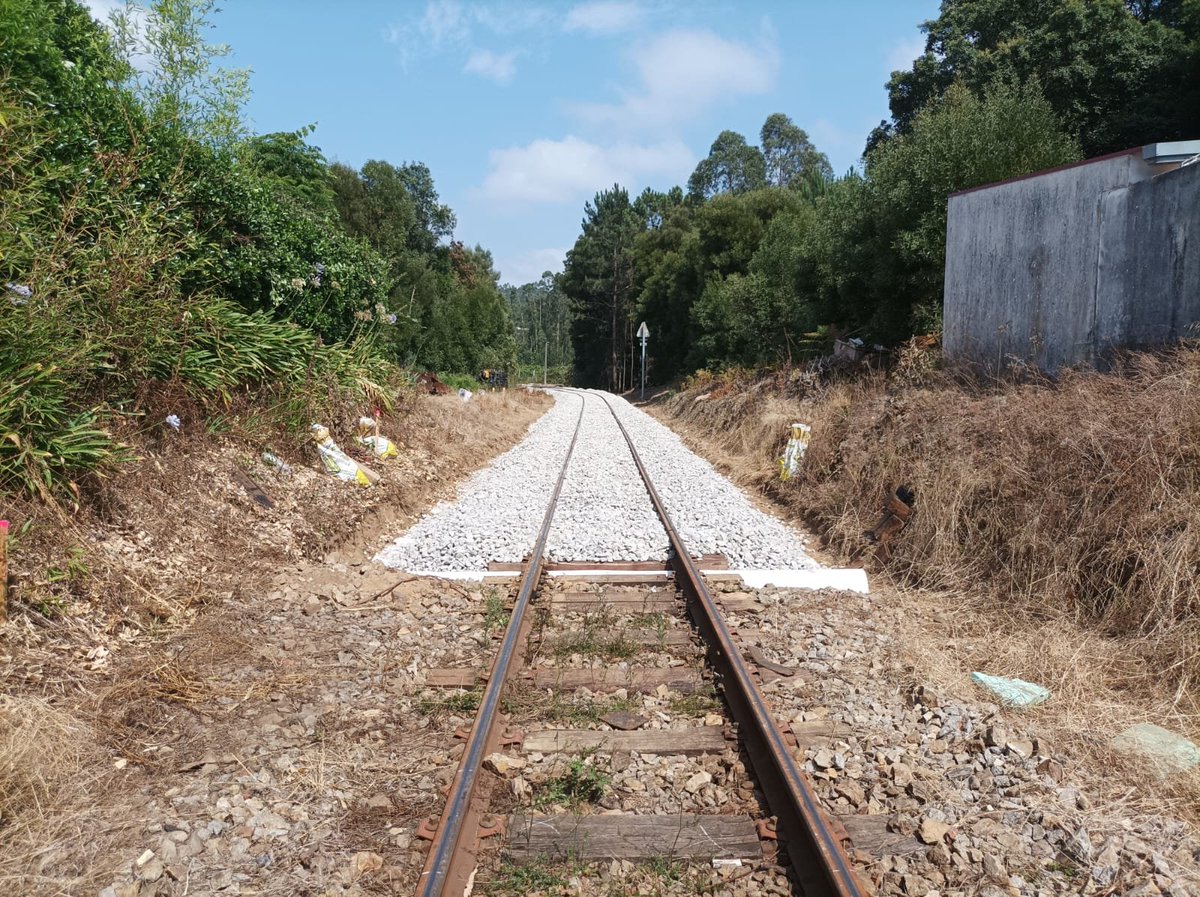 mclvouga's tweet photo. 📌 Obras na Linha do Vouga: Renovação avança até São João de Ver e atinge o PK 14,3

🔍 Artigo e Galeria de imagens completa: https://t.co/F18ZB6fsO8

📸 Autoria das fotos: Vítor Gomes

#mclv
#mclvouga
#linhadovouga
#vouguinha
#bitolametrica 
#viaestreita https://t.co/DCsgkLheGV
