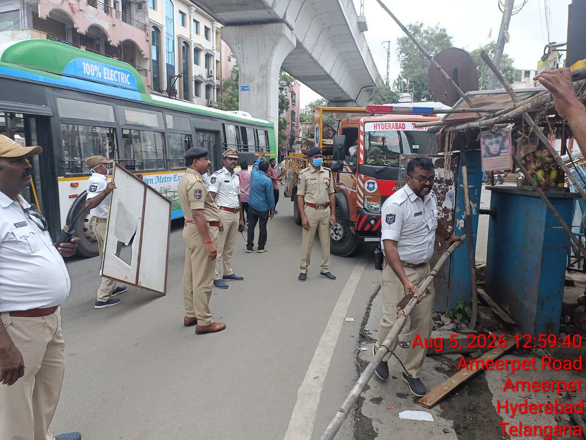 HYDTP's tweet photo. #HYDTPinfo
Sri A. Ramulu, Addl. DCP Traffic-I, along with Sri S. Mohan Kumar, ACP Traffic, Khairatabad Zone, supervised a #ROPE operation in the Ameerpet area, conducted by the @insptr_pgt
During the operation, encroachments and obstructions on footpaths and carriageways were removed to ensure safe pedestrian movement and improve the smooth flow of traffic. Legal action was also taken against violators under the relevant provisions of law.
We remains committed to keeping roads safe, obstruction-free, and pedestrian-friendly for all road users.
#ROPEHydTP #HyderabadTraffic #TrafficManagement #PedestrianSafety #RoadSafety #EncroachmentFree #SafeRoads #TrafficEnforcement