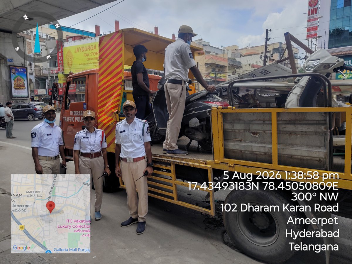 HYDTP's tweet photo. #HYDTPinfo
Sri A. Ramulu, Addl. DCP Traffic-I, along with Sri S. Mohan Kumar, ACP Traffic, Khairatabad Zone, supervised a #ROPE operation in the Ameerpet area, conducted by the @insptr_pgt
During the operation, encroachments and obstructions on footpaths and carriageways were removed to ensure safe pedestrian movement and improve the smooth flow of traffic. Legal action was also taken against violators under the relevant provisions of law.
We remains committed to keeping roads safe, obstruction-free, and pedestrian-friendly for all road users.
#ROPEHydTP #HyderabadTraffic #TrafficManagement #PedestrianSafety #RoadSafety #EncroachmentFree #SafeRoads #TrafficEnforcement