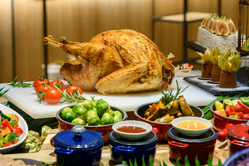 rouziek's tweet photo. Spice up your holidays with our exclusive Christmas turkey platter! Juicy, tender, and ready to delight your whole family—order now to make this festive season extra special. ， https://t.co/FQp3YoA9MN