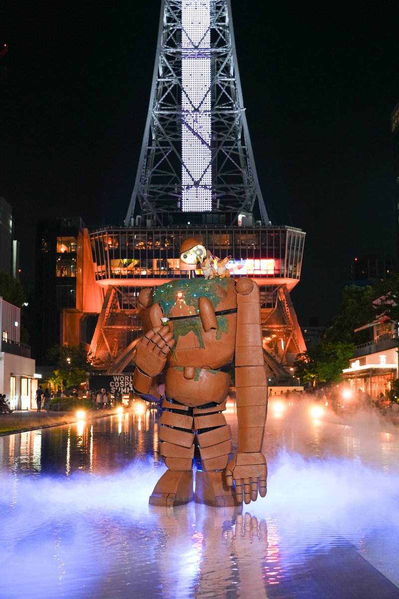 kikyoya3uraaka's tweet photo. 【夜遊び】
夏のコスサミは陽が落ちてからが本番！！
📷：ぶらつくさん（@__buratsuku）
#コスサミ2026 #水盤撮影 #中部電力ミライタワー #ロボット兵 https://t.co/lbLh0SrzIy