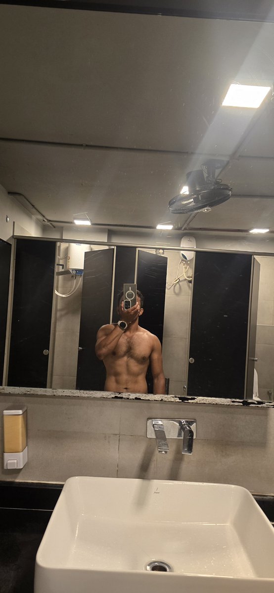 ChinmayBS2's tweet photo. Mumbai HYROX prep day 84:

🏃 VO₂ max long intervals.

2km WU → 3×(1600m + 400m recovery + 1–2 min rest) → 2km CD.

💪 Followed by core &amp; calf strength training.

VO₂ max: 60. Just the beginning. 🚀

#HYROX #HyroxMumbai https://t.co/ARf0tmwIje