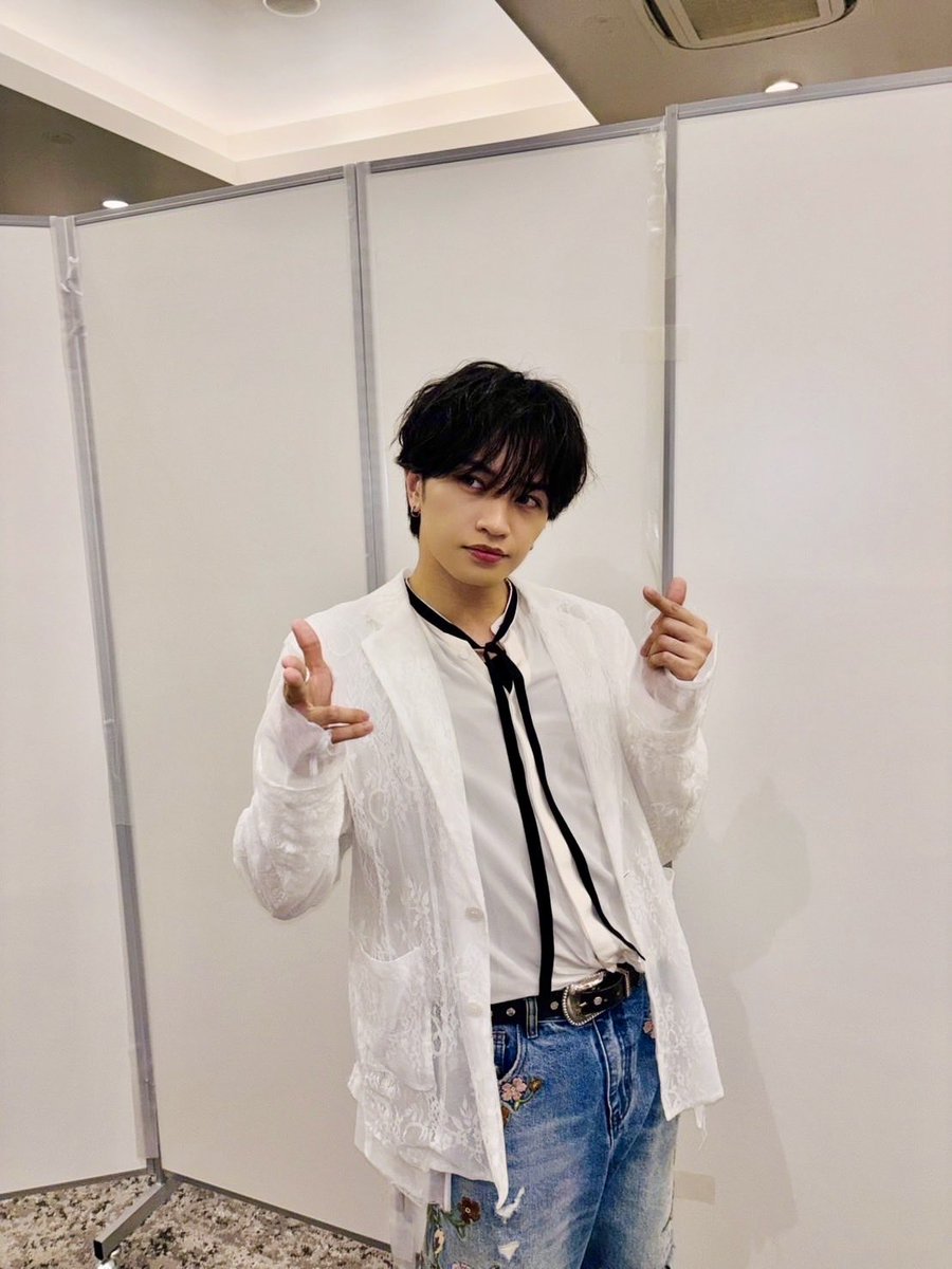 KENTO_Team_N's tweet photo. 中島健人3rdシングル「鬼事 / Fiction Love」リリースイベントにご来場いただきありがとうございました✨

8/19(水)発売です🌟

引き続き楽曲をお楽しみください！

🩵鬼事 👹༺ˎˊ-
https://t.co/6qXIR2Giri

🩷Fiction Love 🎬⌒ෆ.。
https://t.co/5p4Ilu2L0n

#中島健人
#鬼事
#FictionLove https://t.co/0vXOdGvLAD