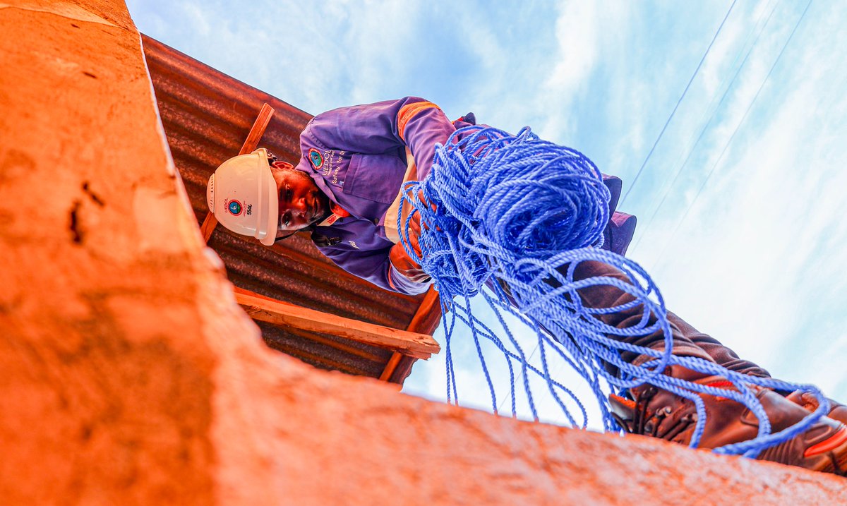 UEDCLTD's tweet photo. Protect yourself and your loved ones by using plastic wash lines or other non-conductive alternatives when drying clothes.
Avoid metallic wires to reduce the risk of electrical accidents.
Stay safe!
#SafetyForLife #UEDCLinService #LightingUpYourWorld https://t.co/L2tDyAILOT