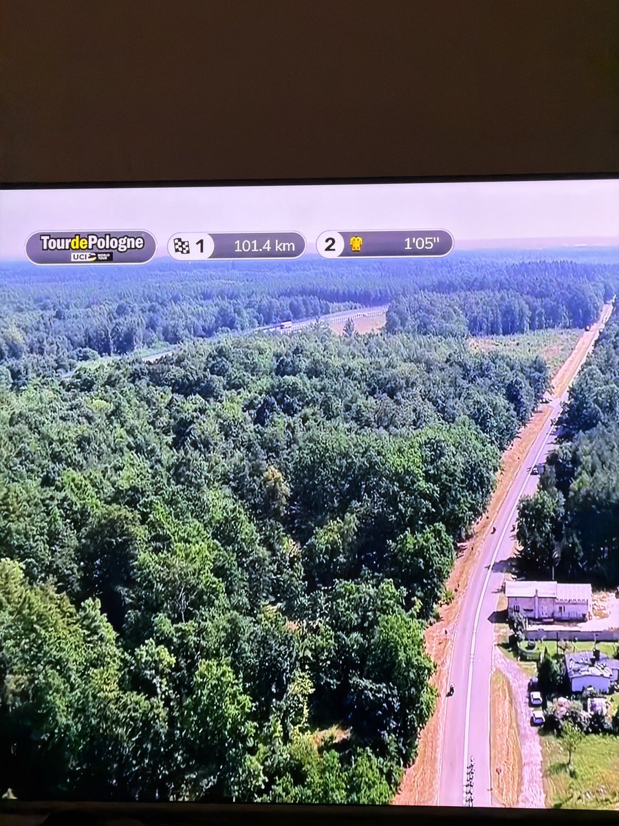 JavCG82's tweet photo. Qué sentido tiene dar enteras estas primeras etapas de Polonia? Menos mal que está Flecha al micrófono. https://t.co/Mbta4bsjz1