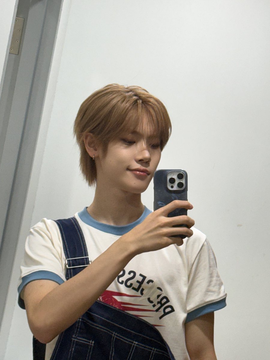 yeojunkr's tweet photo. yeojun's wearing overalls for the first time in 18?19? years and he's still the babiest as ever https://t.co/9PsMA74Gng