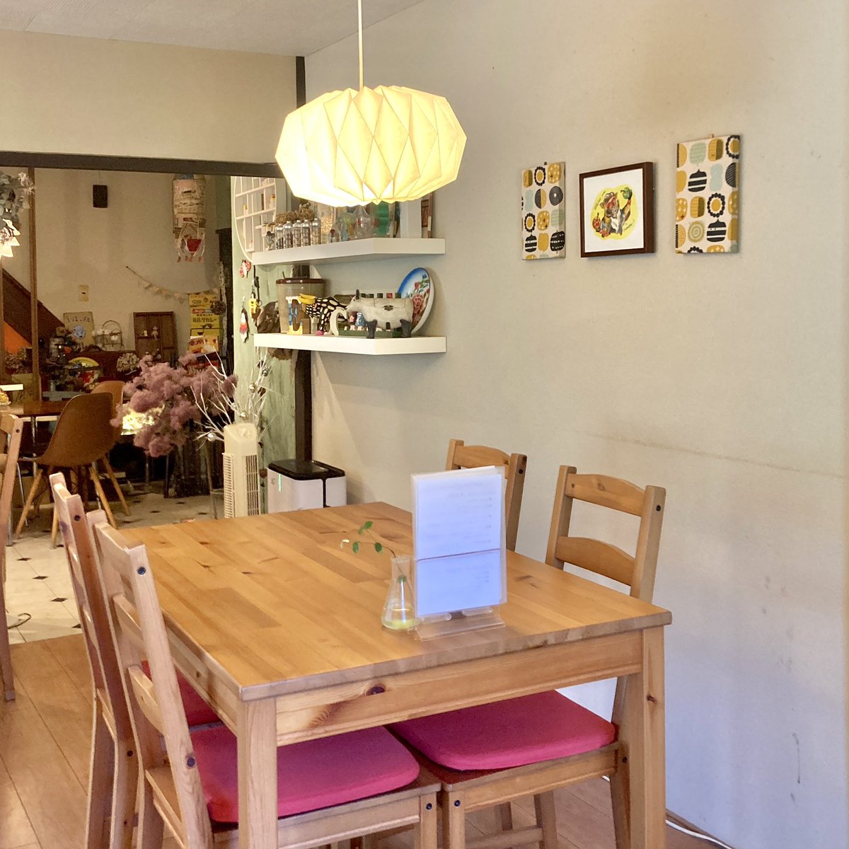 _xeelee's tweet photo. #咖喱屋CAFEエポック
🏠今治市玉川町龍岡上

ピリ辛チキンキーマ トムヤム風スープかけ

チキンキーマカレーに、ほんのり酸味が効いたトムヤム風の冷たいスープがかかっています。
温かいライスに冷たいスープ、さながらスパイシーな冷や汁みたいだ、と思いながらいただきました😋

#エポック https://t.co/vJ1asV2reQ