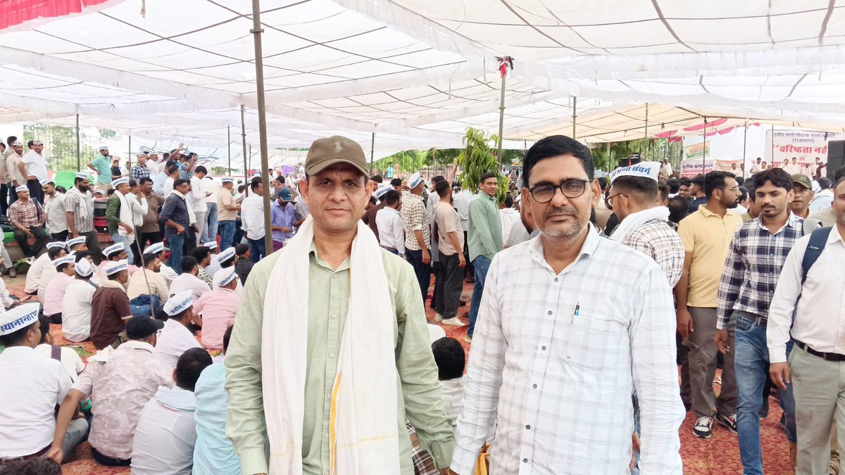 Ajay02012's tweet photo. #तृतीय_श्रेणी_शिक्षक_ट्रांसफर
#मदन_दिलावर_इस्तीफा_दो
गूंगी बाहरी सरकार होश में आओ
@madandilawar 
@BJP4India https://t.co/R1KxedIsRE