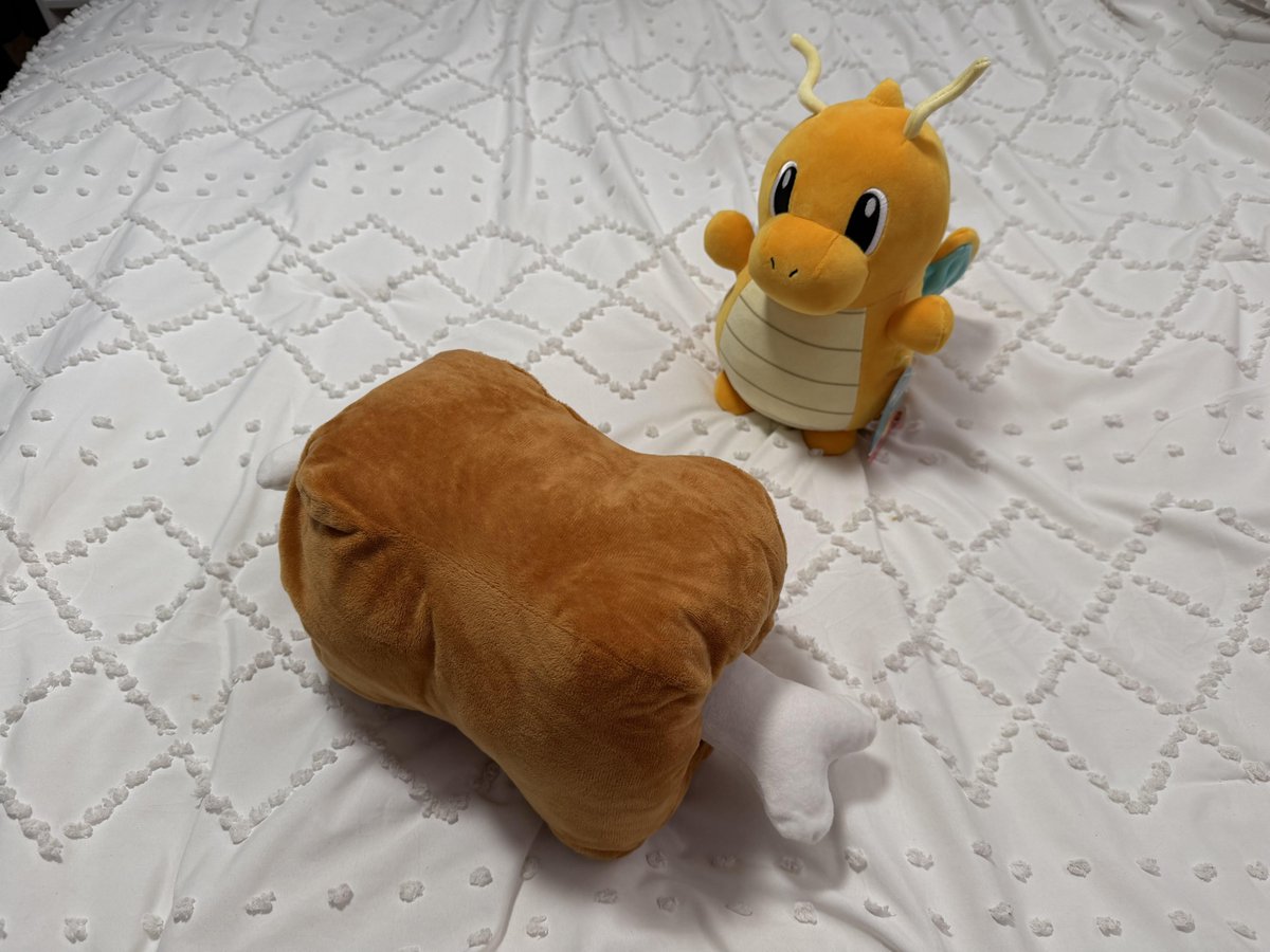 PokeDailyPost's tweet photo. Dragonite was hungry 🍖🦴 https://t.co/ENN8Fu9TwD
