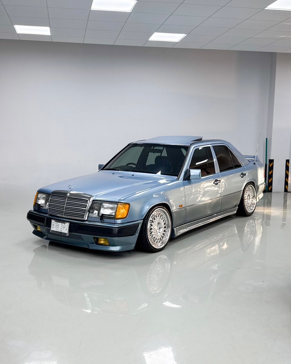ApexDistrictX's tweet photo. 1991 300E Sportline https://t.co/I6l9zgl2Pf