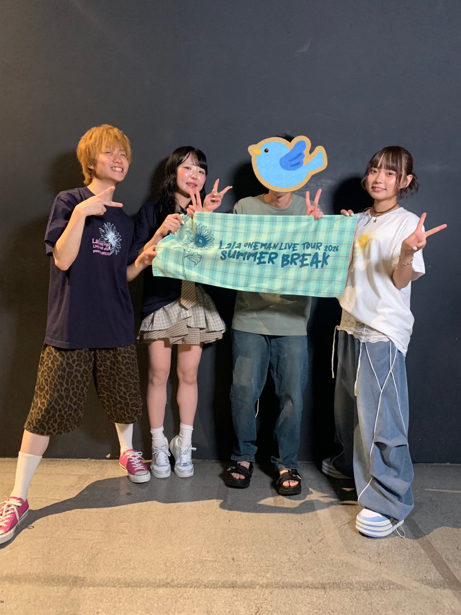 teruyukidesu4's tweet photo. 毎回恒例集合写真の投稿抜けてた🤯
メンバーみんなとってもいい表情だ✨
こんなに若々しいのに演奏中はカッコいいは貫禄あるは、ギャップがえぐいて〜‼︎
#Lalaと夏休み https://t.co/Cg0opMQicp