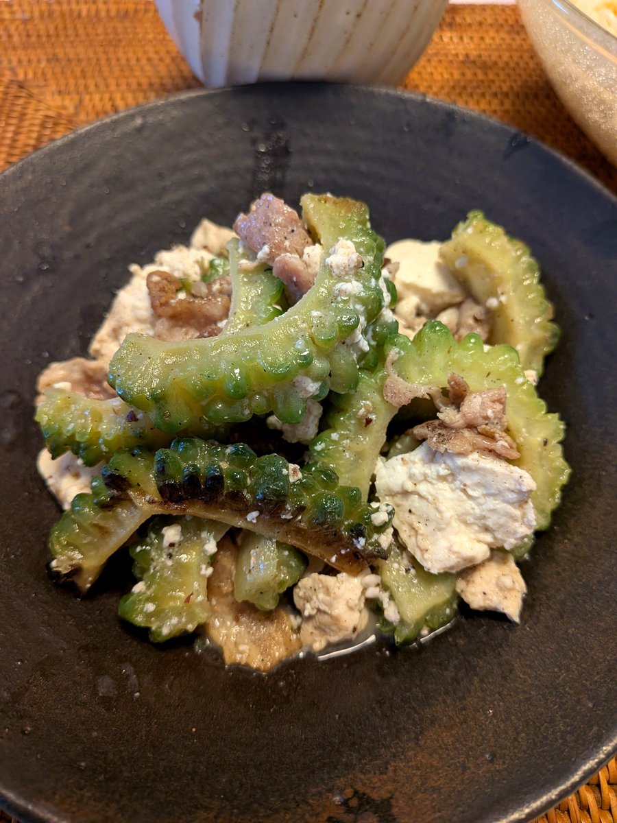 omusubi_potato's tweet photo. とある日の晩ごはん
炒めもの多め

野菜炒め
塩麹ゴーヤーチャンプル https://t.co/T5AX4CJduU