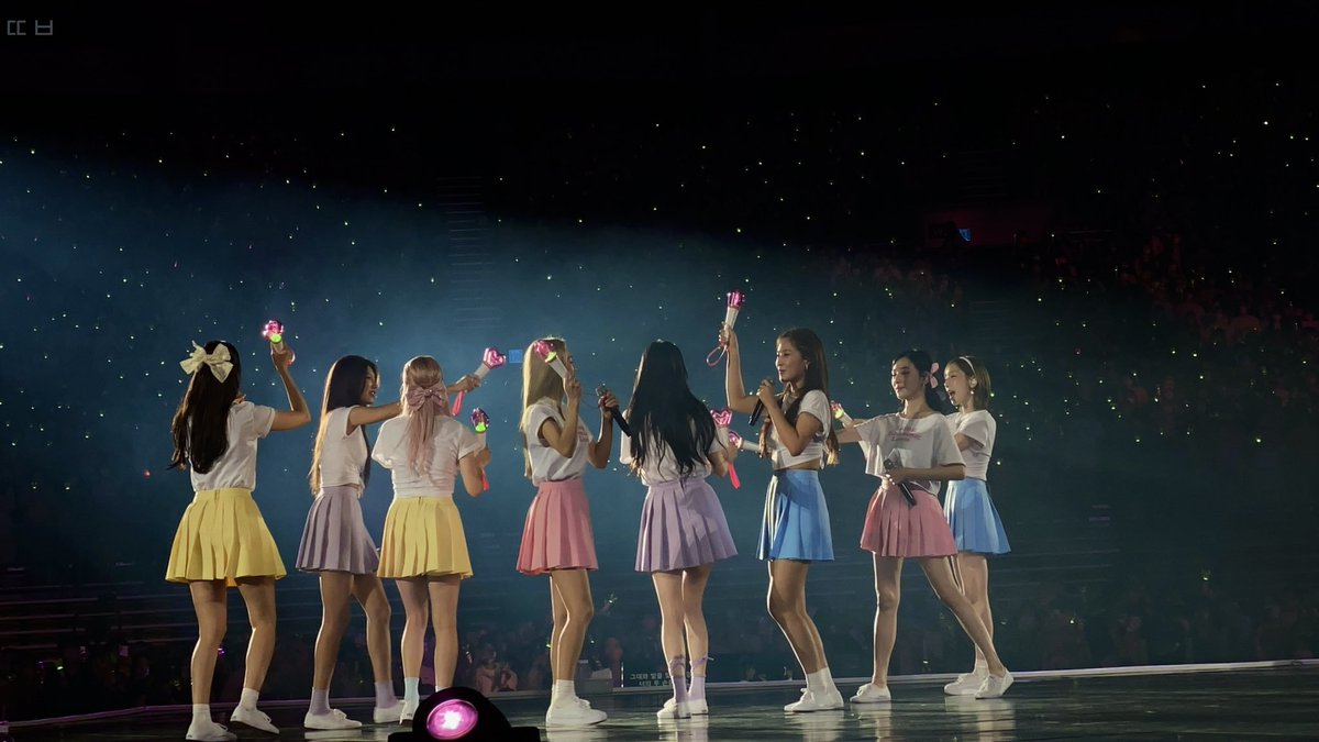 fourrstarss's tweet photo. happy 19th debut anniversary snsd!💖 https://t.co/TdfPRJ9tY8