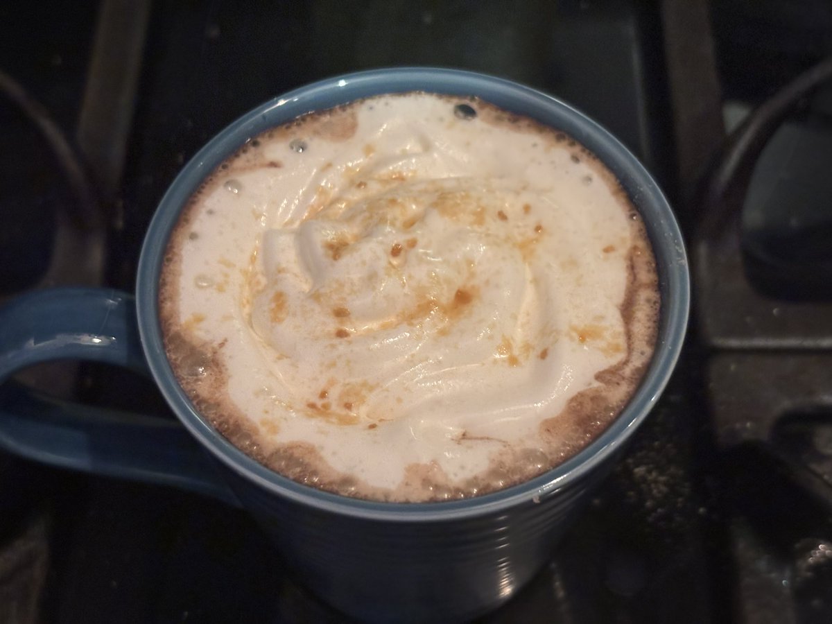 lambliet's tweet photo. fucking up a salted caramel hot chocolate with vanilla cold brew foam topped with maple sugar #donotcontactme https://t.co/X6gVPhJpgZ