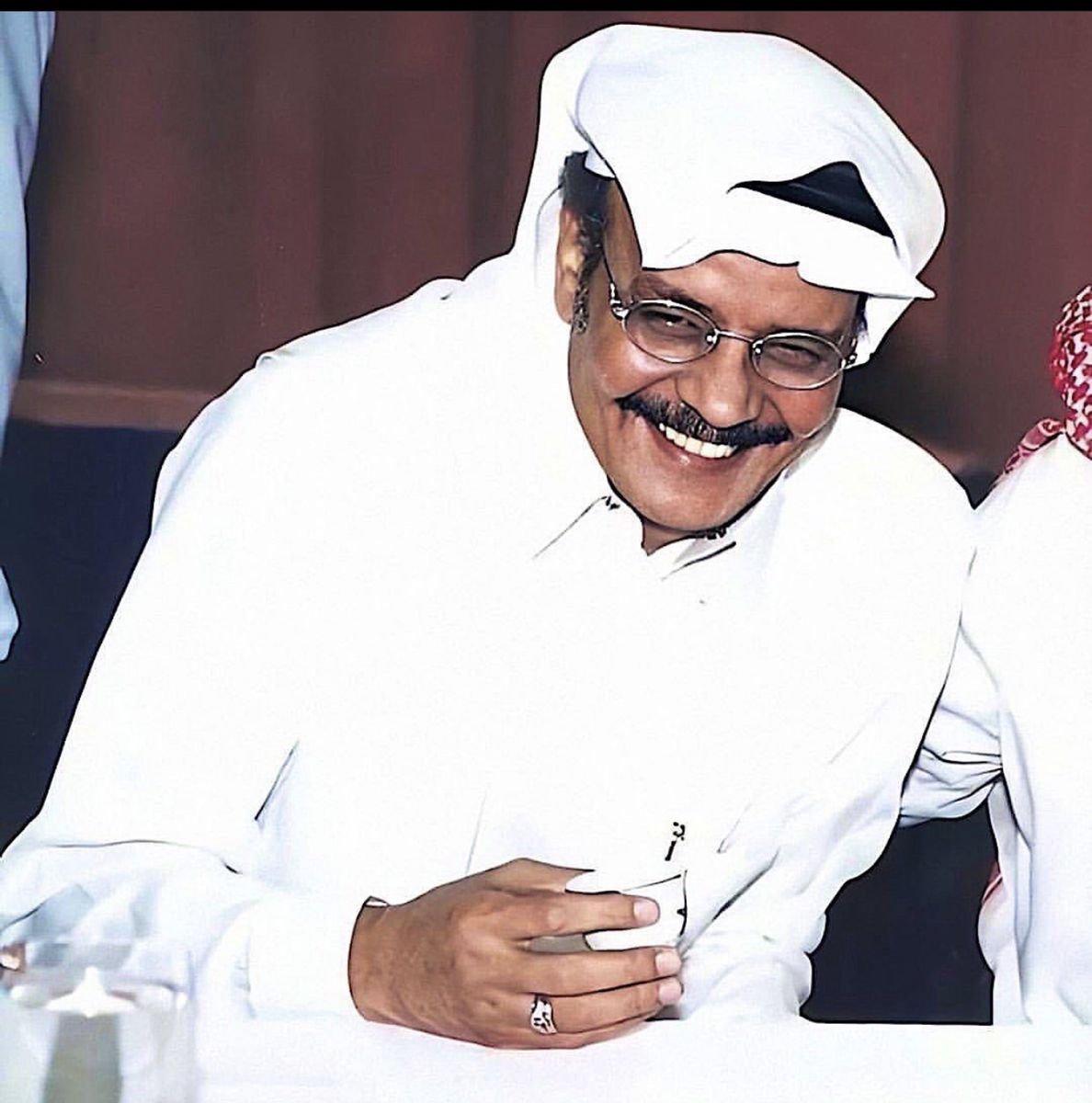 TalalMaddah40's tweet photo. 5 آب 1940.. ذكرى ميلاد صوت الأرض.. طلال مداح

كان طلال مداح قيثارة نادرة وصوتاً دافئاً غمر قلوب العرب بالبساطة والعمق.. تميز بتواضعه الشديد، وأدائه الإنساني العفوي، وقدرته الفريدة على تحويل الشجن إلى نغم عذب يمس الروح، مما جعله رمزاً أصيلاً ومدرسة فنية لا تتكرر. https://t.co/SlKGHzkwSo